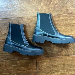 Platform Chelsea Boot Size 39 NWOT